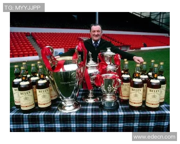 内切进攻与前插突破并驾齐驱的足球明星解析 内切进攻与前插突破并驾齐驱的足球明星解析