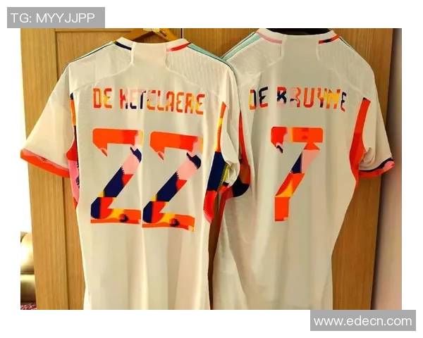 足球球星长袖球衣设计解析 打造个性化赛场风采与时尚潮流相融合