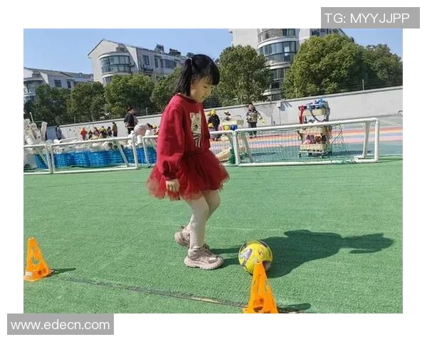 趣味足球星摇头摆件带你感受绿茵场上的激情与偶像魅力